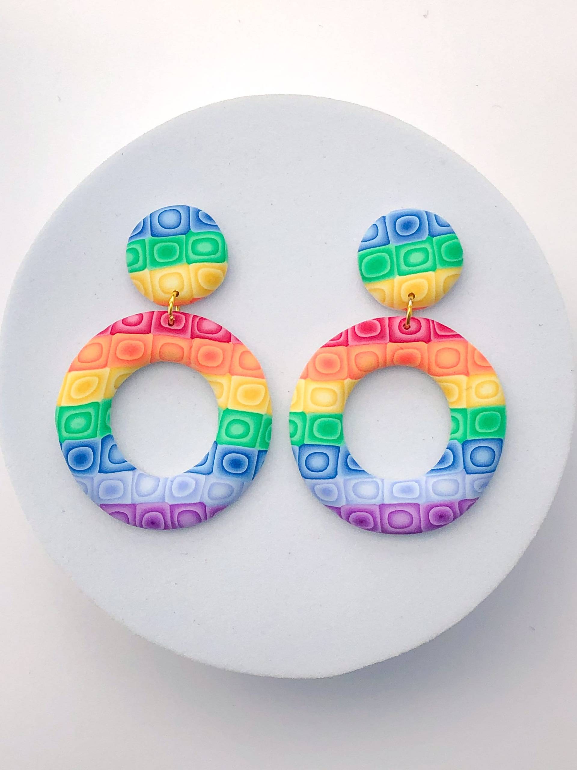 Regenbogen Creolen, Funky Ohrringe, Polymer Clay Leichte Sommer Schmuck, Geschenk Für Lehrer, Sie von ElleBeeClay