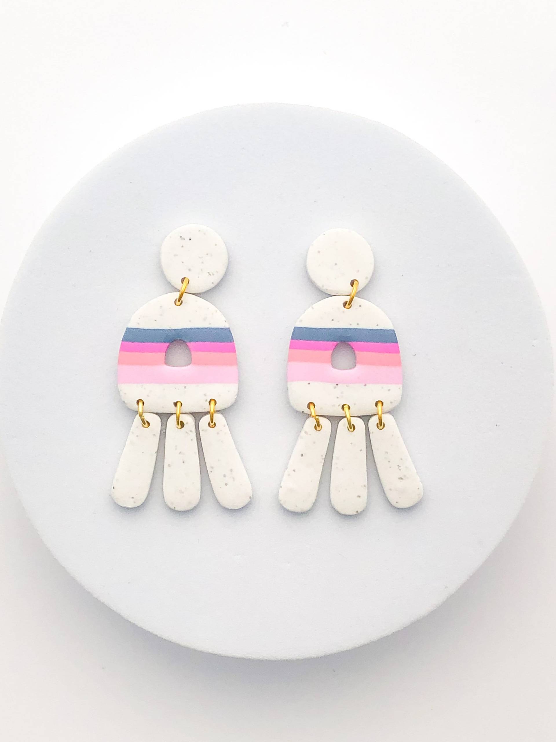 Retro Streifen Baumeln Ohrringe, Gesprenkelte Polymer Ton Leichtes Handgemachtes Geschenk Für Sie, Bequeme Ohrringe Empfindliche Ohren von ElleBeeClay