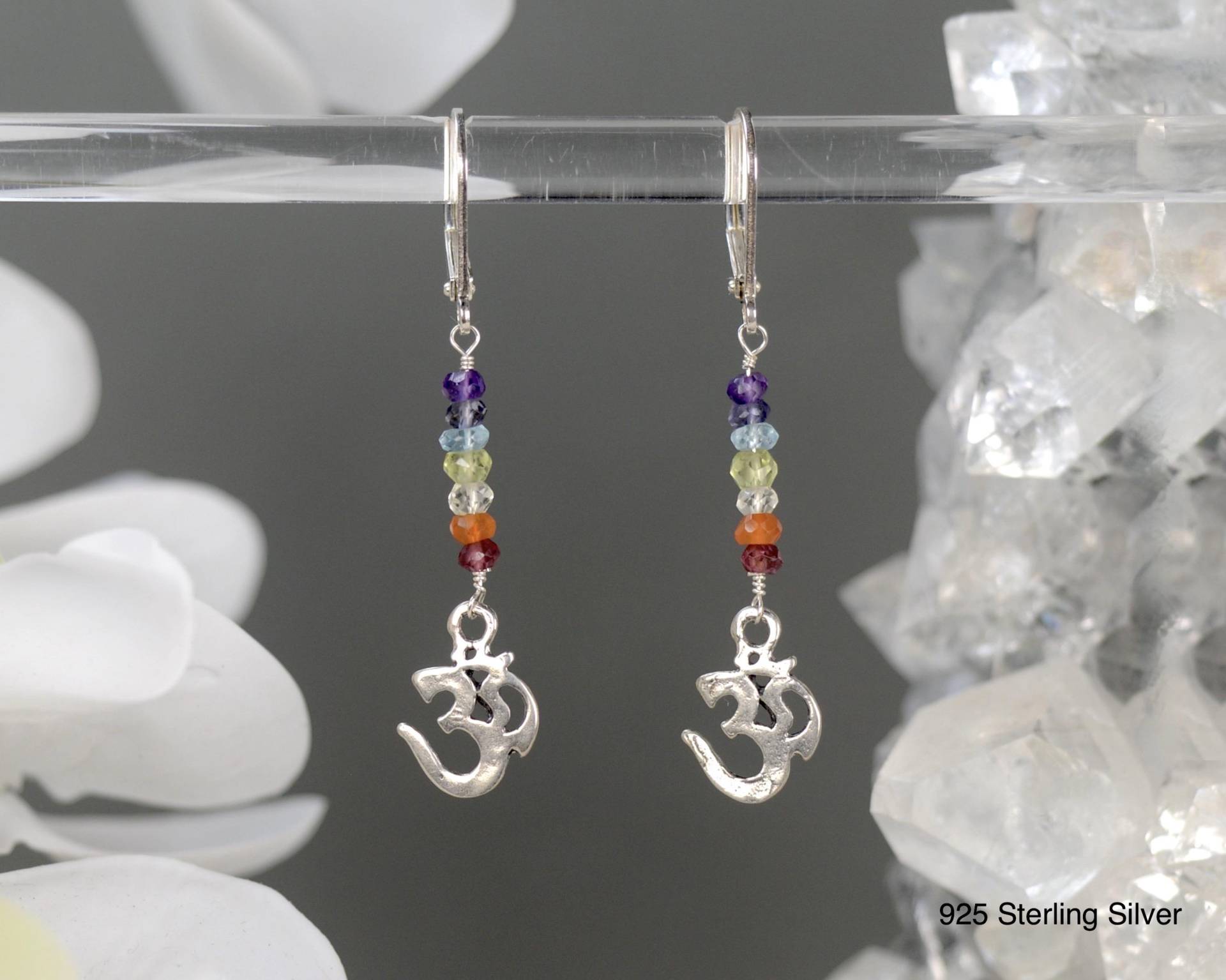 7 Chakra Farben Echte Edelstein Ohrringe | Energieausgleichende Steine Om Anhänger Yoga Schmuck Kunst Heilstein Set von ElleBernardGems