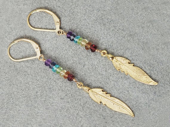 7 Chakra Ohrringe, Gold Feder Chakra Steine, Schmuck, Stein Set, Kristalle, Energie Feder Charms von ElleBernardGems