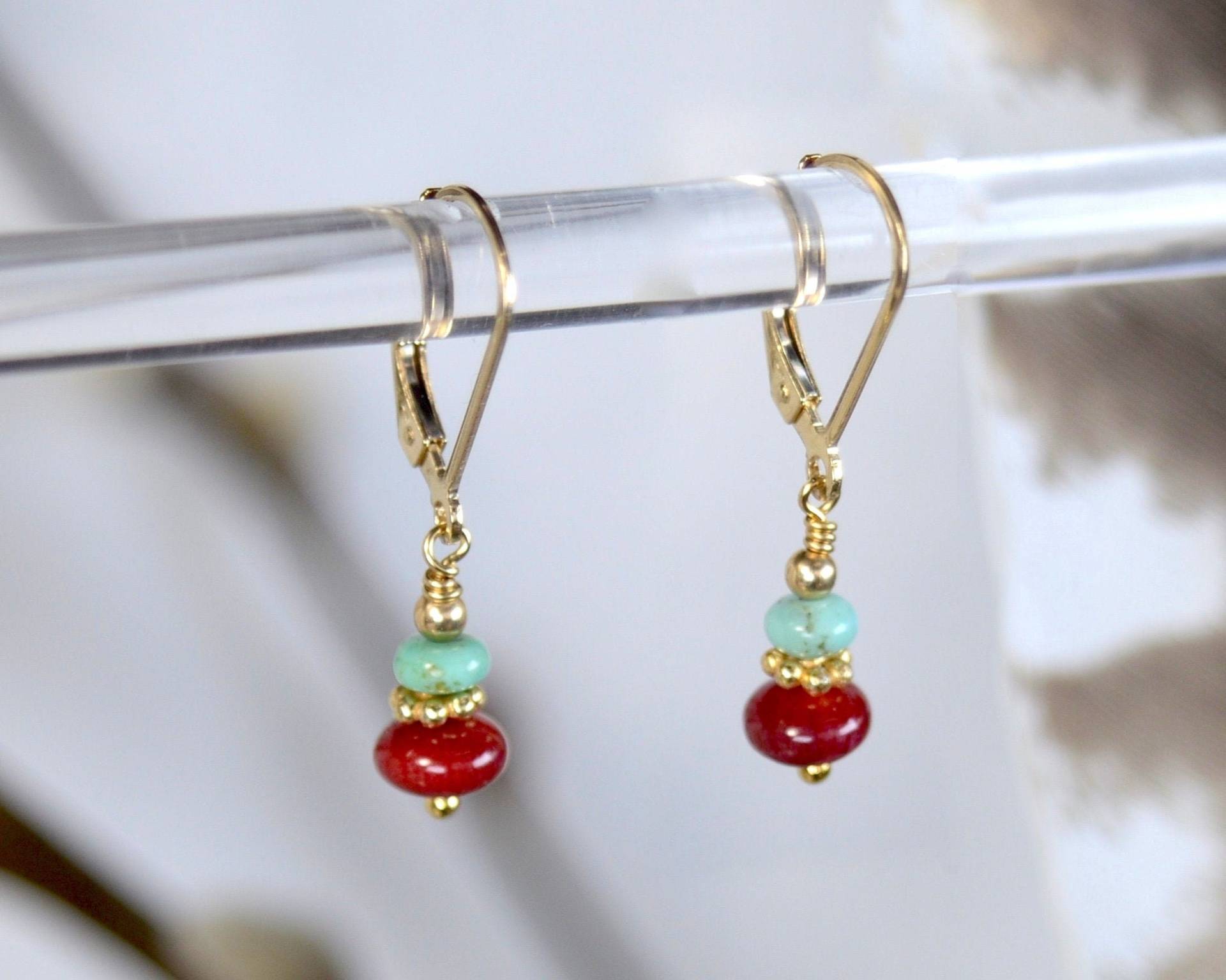 Kleine Türkis Und Rote Koralle Ohrringe Aus 925 Sterling Silber Oder 14K Gold Fill Kleine Türkis Und Rote Koralle Ohrringe Aus 925 Sterling Silber Oder 14K Gold Fill von ElleBernardGems