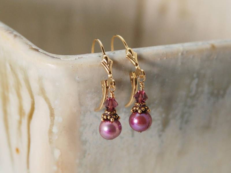 Pflaume Perlen Ohrringe | Lila Perlenohrringe Tropfen Hochzeits Geschenk Brautjungfer Schmuck von ElleBernardGems