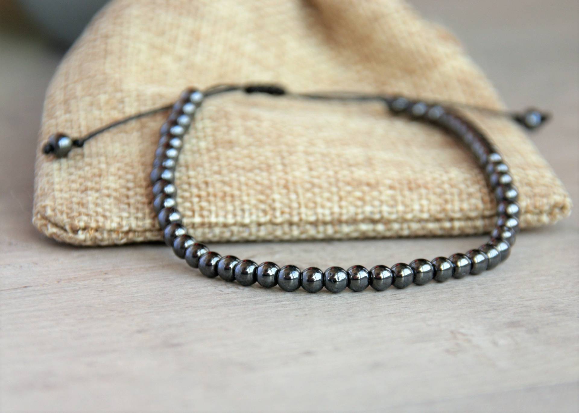 Hämatit Perlen Armband 4 Mm Makramee Wasserdicht Schmuck von EllegemDesigns