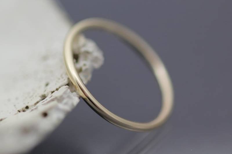 Dünnes Goldband - Runder Solider 14K Gelbgold-Ehering Dünnes Goldband - Runder Solider 14K Gelbgold-Ehering von EllenBuchanan