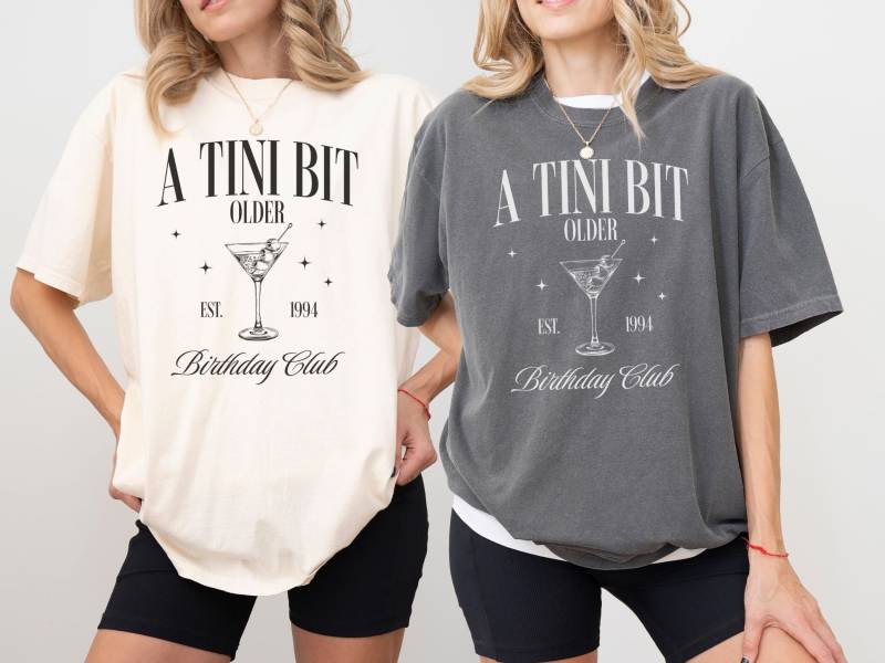 30Th Birthday Shirt, Dirty 30 Shirt, A Tini Bit Older, Dirty Martini Tshirt, Social Club Tshirt, Cocktail Drink Group Shirt von EllenPlnts