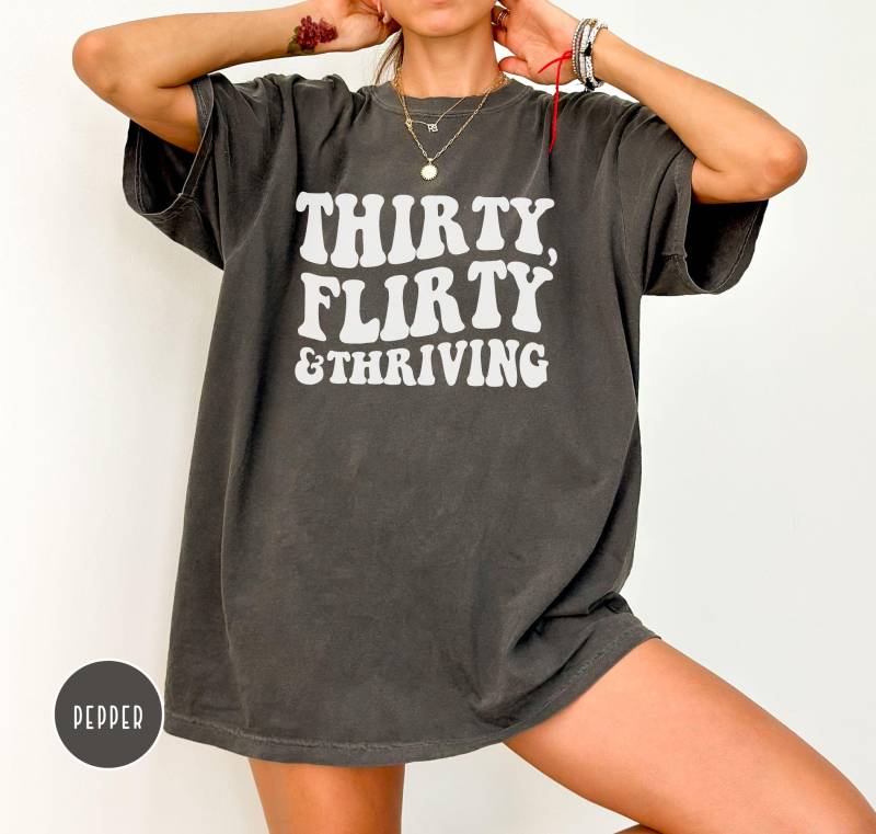 30Th Birthday Shirt, Thirty Flirty & Thriving, Thirty Birthday Shirt, 30Th Tshirt von EllenPlnts