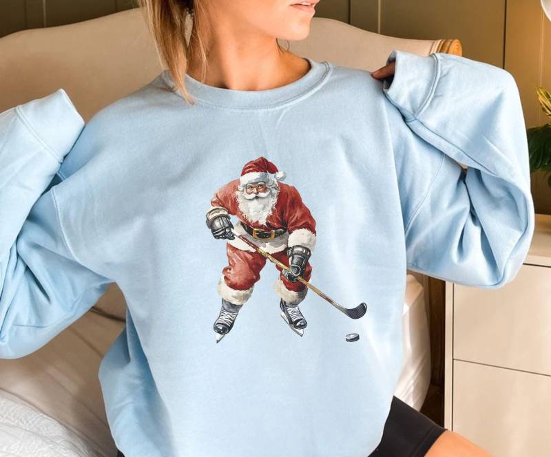 Christmas Hockey Sweatshirt, Santa Sweater, Mom Crewneck, Gift For Player von EllenPlnts