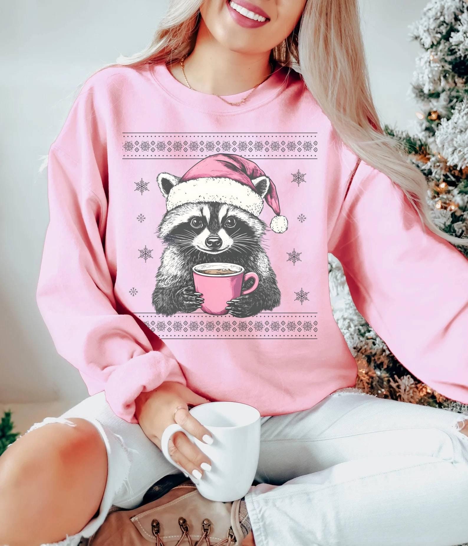 Christmas Raccoon Sweatshirt, Cute Animal Pullover, Ugly Sweater von EllenPlnts
