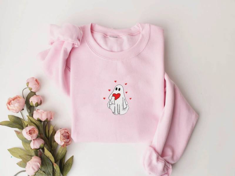 Embroidered Ghost Sweatshirt, Valentines Heart Sweater, Cute Little von EllenPlnts