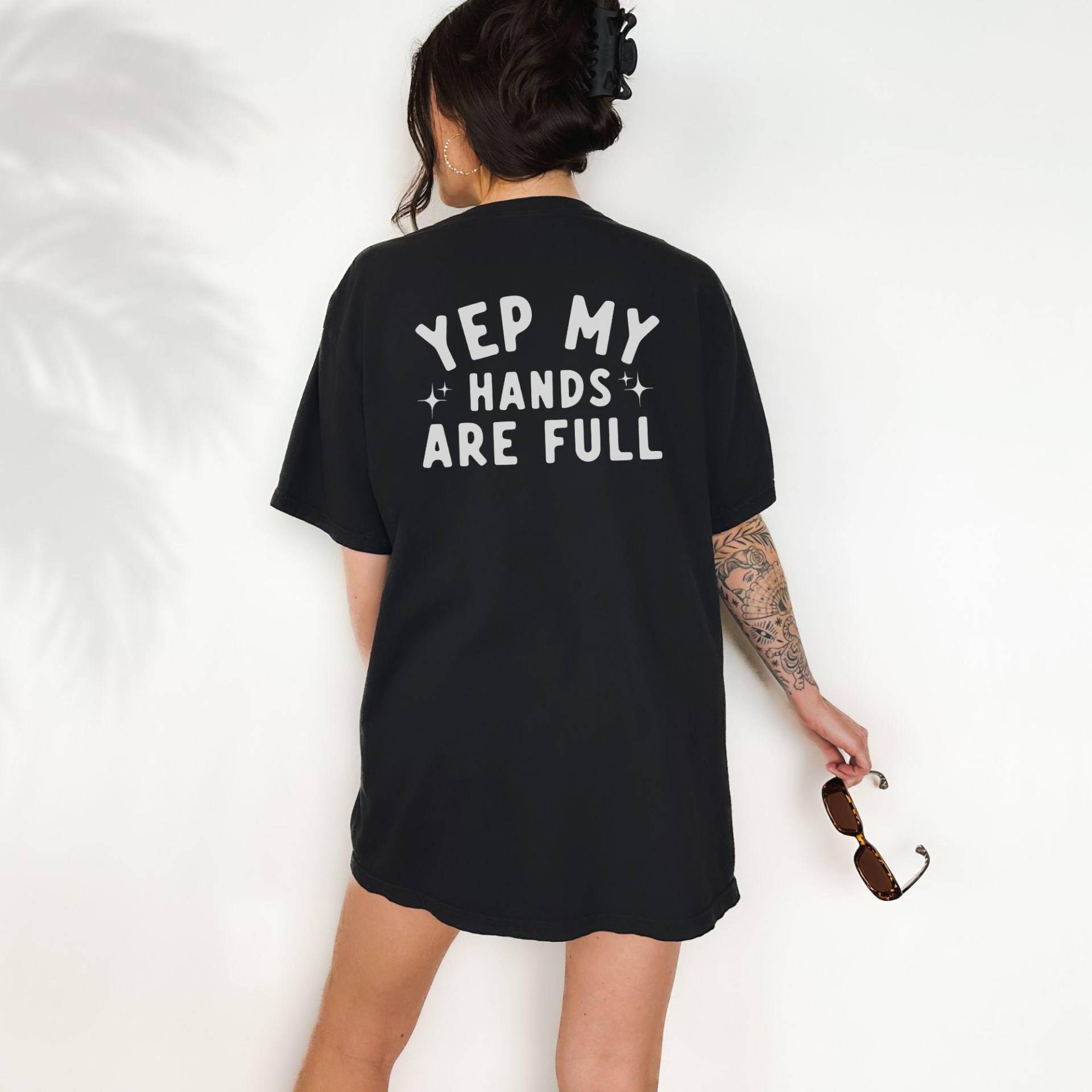 Funny Mom Shirt, Yes My Hands Are Full, Humor Stay At Home Mum, Badass Bonus von EllenPlnts