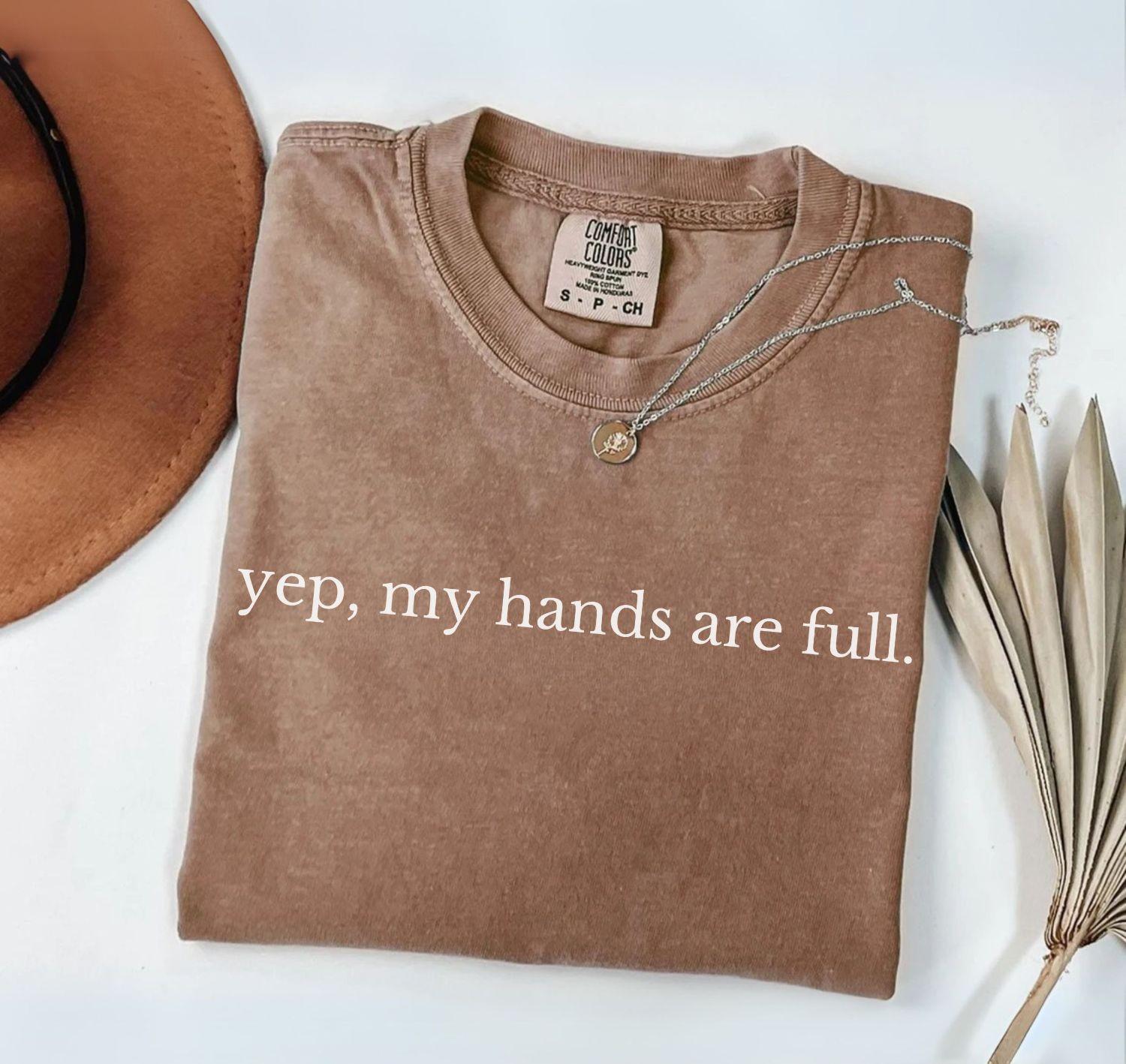 Funny Mom Shirt, Yes My Hands Are Full, Humor Stay At Home Mum, Badass Bonus von EllenPlnts