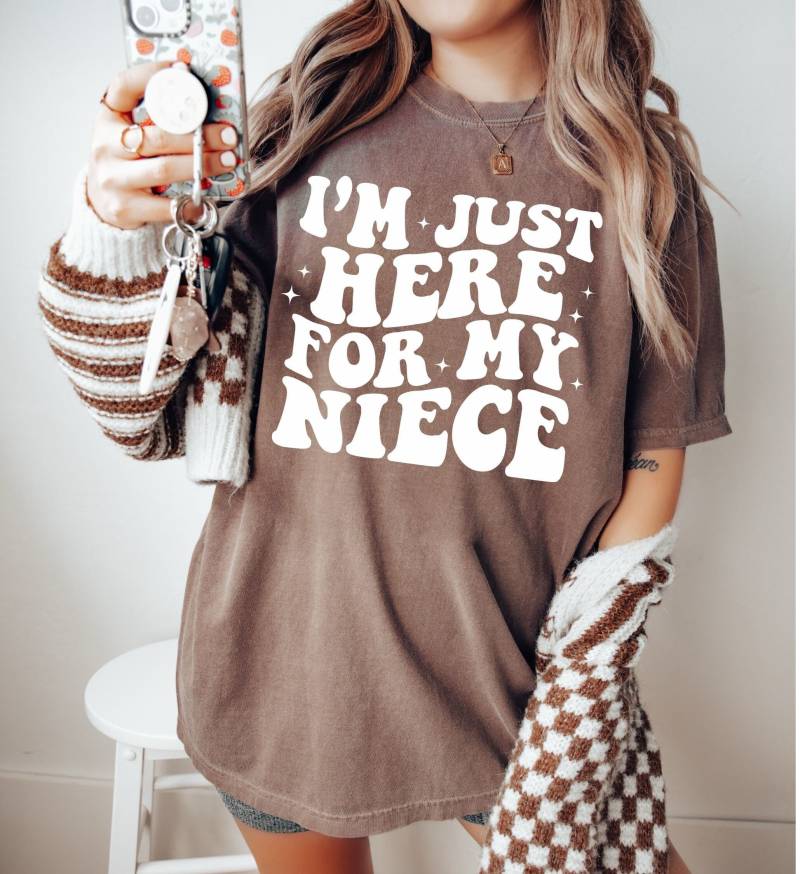 Im Just Here For My Niece Shirt, New Future Aunt, Aunt Life Clothing, Auntie Shirt, Birthday Gift, Sister Gifts, Shirt von EllenPlnts