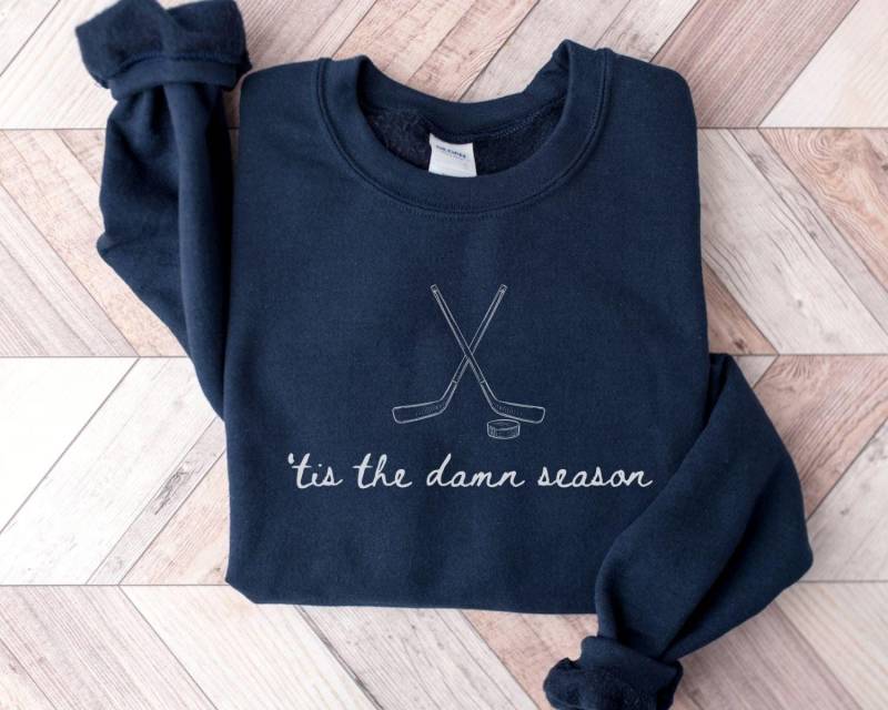 Tis The Damn Season Sweatshirt, Ice Hockey Sweatshirt, Sweater, Mom Crewneck, Gift For Player Tis The Damn Season Sweatshirt, Ice Hockey Sweatshirt, Sweater, Mom Crewneck, Gift For Player von EllenPlnts