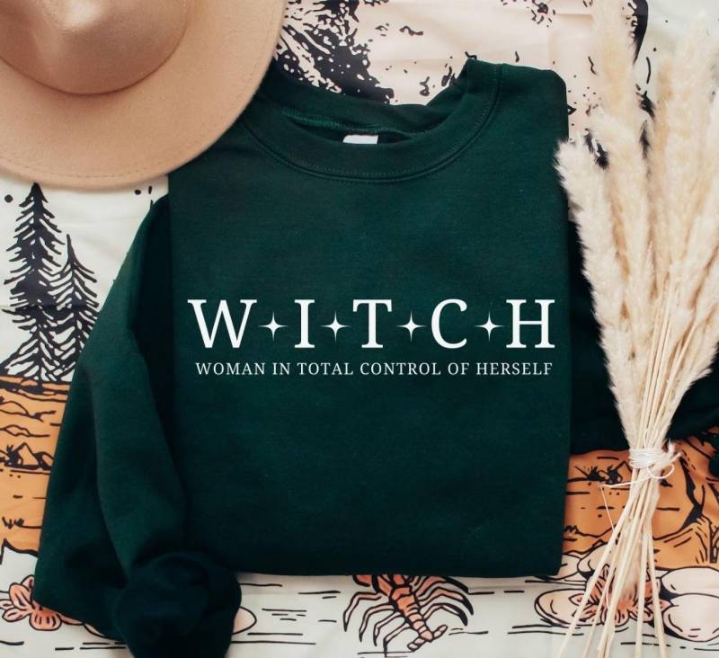 Witch Sweater, Woman in Total Control Of Herself Sweatshirt, Halloween Witch Shirt, Witchy Clothing, Coven Gifts, Feminist Clothing von EllenPlnts