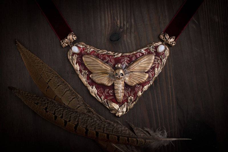 Totenkopf Motte Jugendstil Halskette Mit Opal, Insekt Scull Schmetterling Moderner Schmuck Totenkopf Motte Jugendstil Halskette Mit Opal, Insekt Scull Schmetterling Moderner Schmuck von EllenRococo