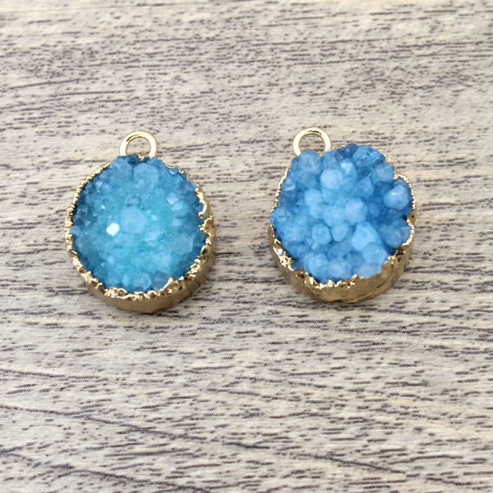 1-10 Stück Blau Naturquarz Druzy Anhänger, Runde Rohe Quarz Drusy Kristall Diy Anhänger Halskette, Großhandel-Tr152 1-10 Stück Blau Naturquarz Druzy Anhänger, Runde Rohe Quarz Drusy Kristall Diy Anhänger Halskette, Großhandel-Tr152 von EllenjewelryStore