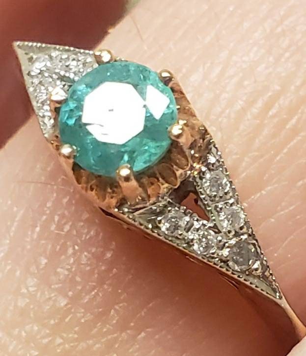 Hübscher Antiker Diamant Und Smaragd Ring in Roségold. Wunderschönes Filigranes Design. Größe 6 von EllensVintageGems