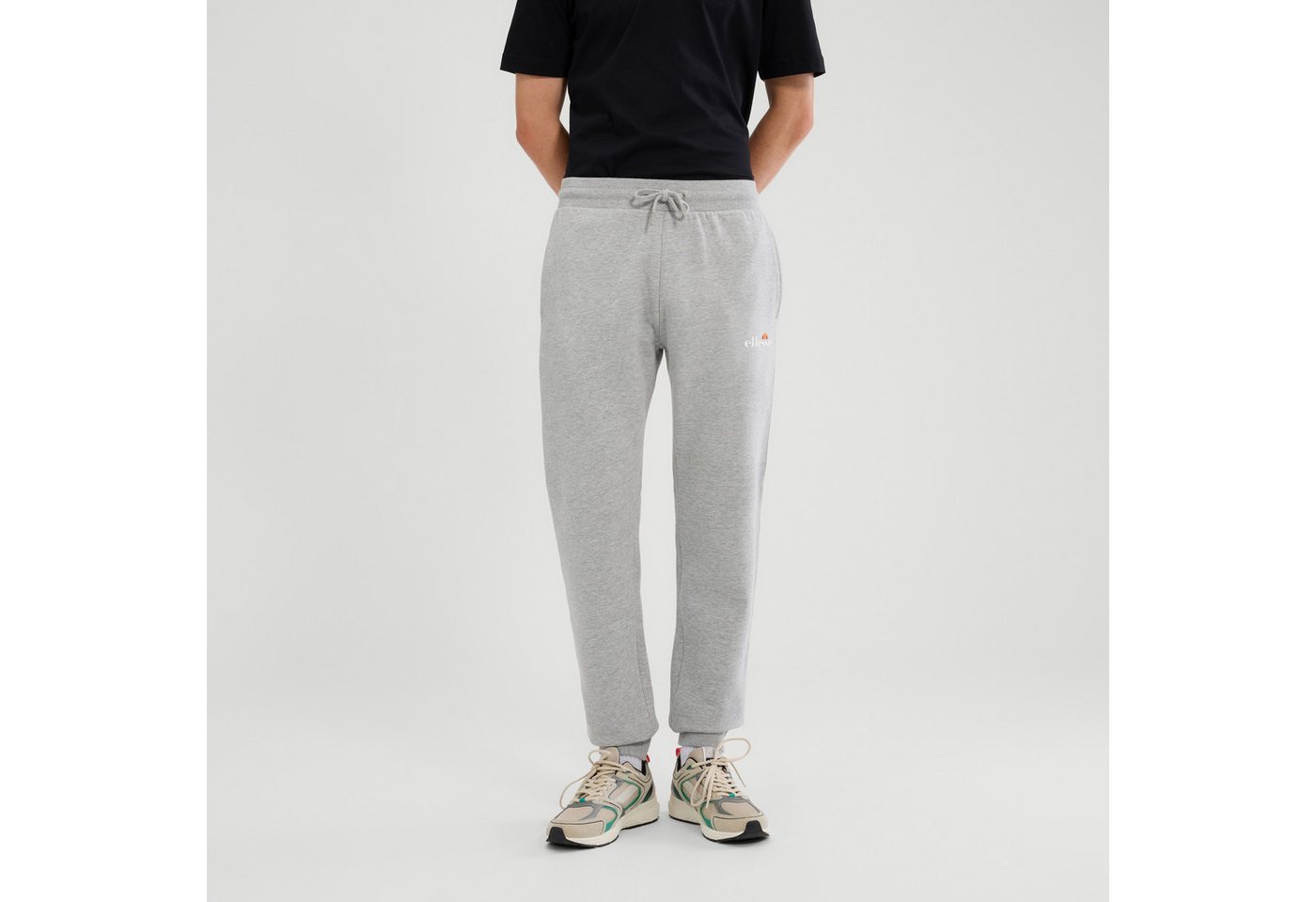 Ellesse Jogginghose CRAVO 2 JOG PANT (1-tlg) sportlicher Stil, aus Baumwolle und Polyester, mit Bewegungsfreiheit von Ellesse