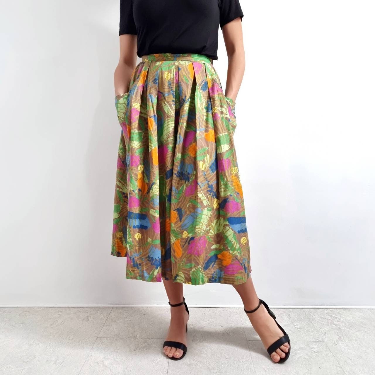 Vintage Abstrakter Neon Midi Rock Mit Taschen // Plissee Sommerrock Klein - Medium von EllieAndBarby