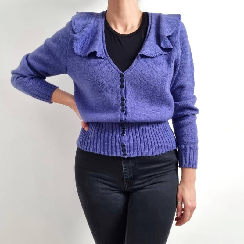 Vintage Violette Damen Strickjacke Mit Rüschenkragen | Lila Wollmix Button Up Pullover Klein - Mittel von EllieAndBarby