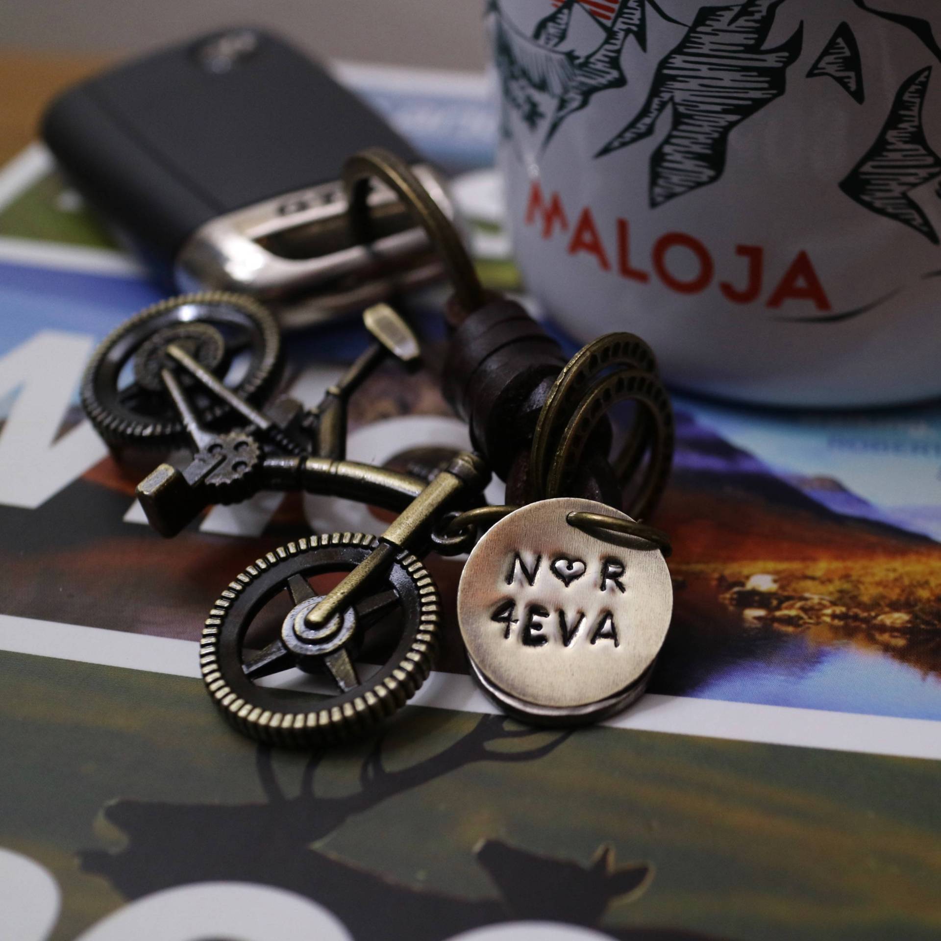 Personalisierter Antik Bronze Mountainbike Valentinstag Schlüsselring Personalisierter Antik Bronze Mountainbike Valentinstag Schlüsselring von EllieBeanPrints