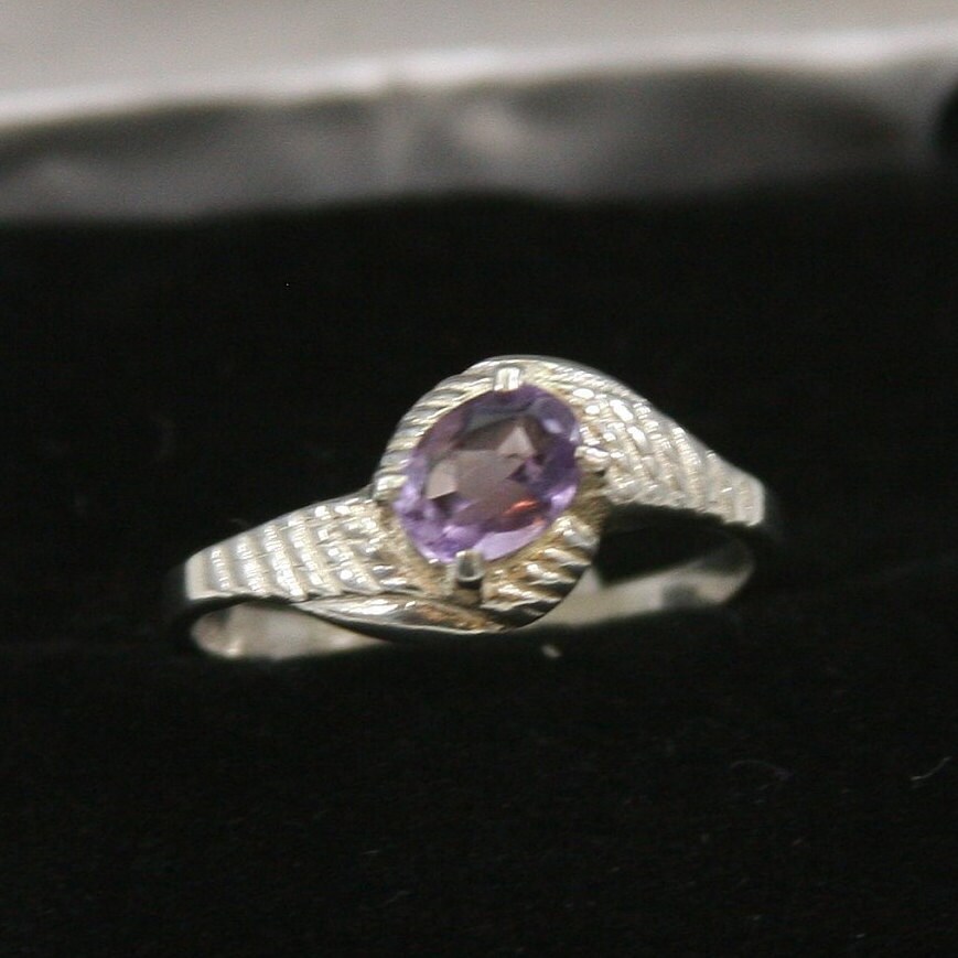Vintage Amethyst Sterling Silber Ring 925 von EllieBsBoutiqueTN