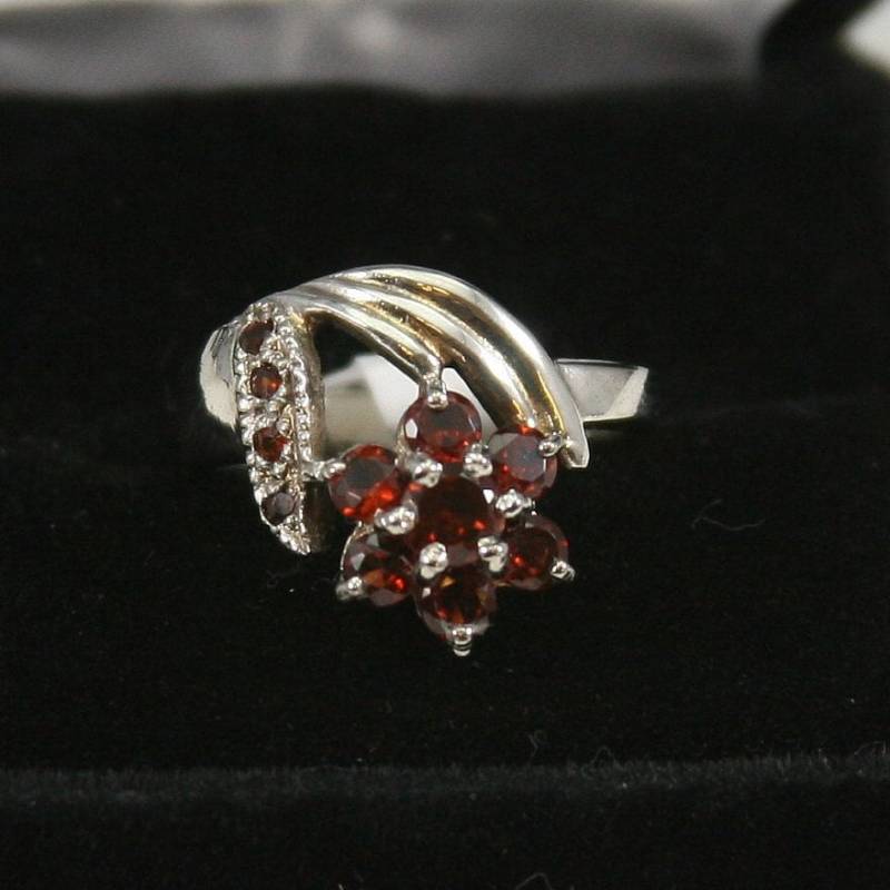 Vintage Granat Blume Sterling Silber Ring 925 von EllieBsBoutiqueTN