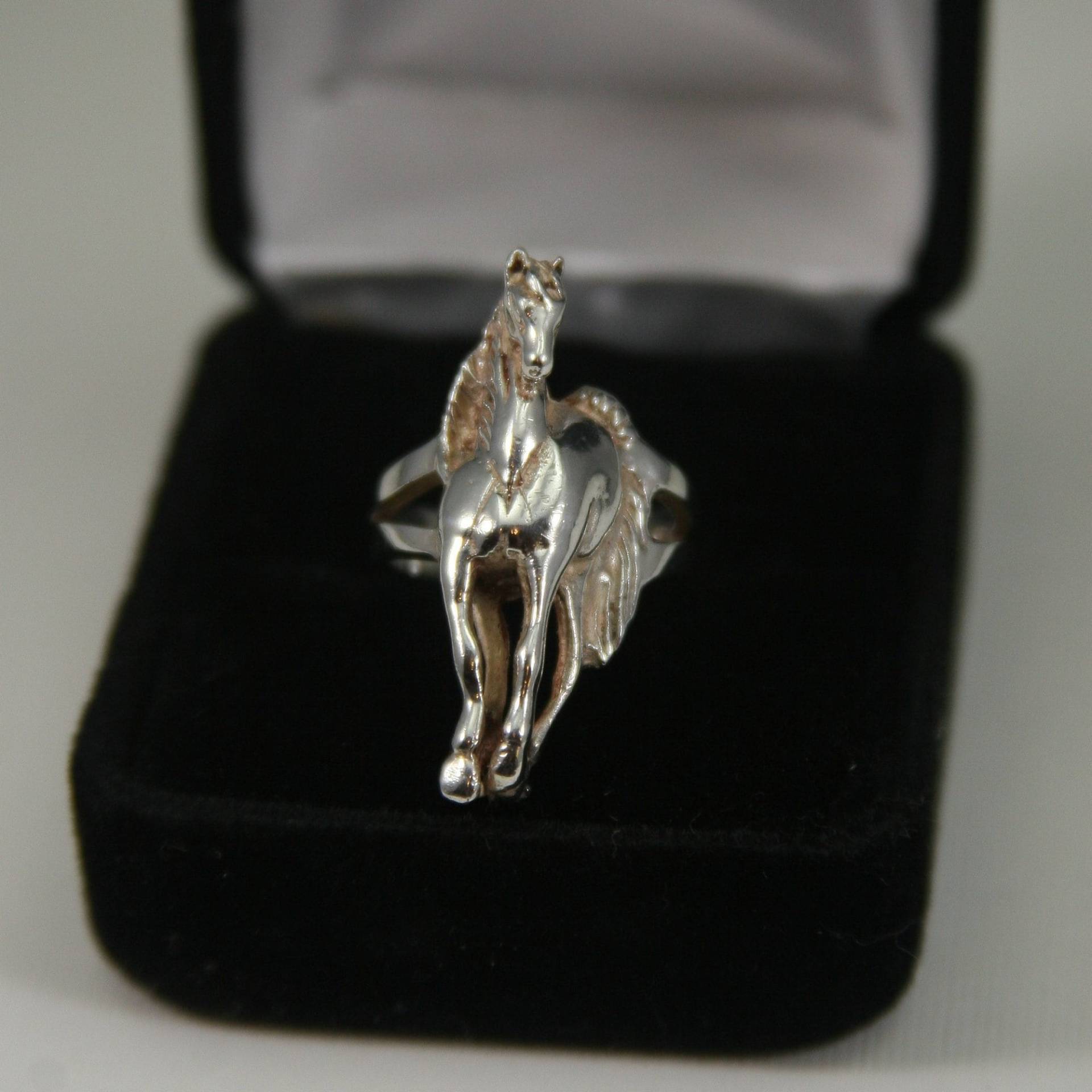 Vintage Sterling Silber Laufendes Pferd Pferde Ring Größe 5.5 von EllieBsBoutiqueTN