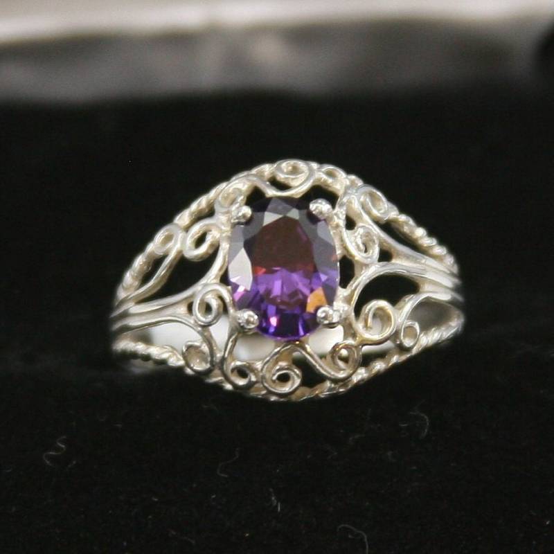 Vintage Sterling Silber Lila Cz Ring 925 von EllieBsBoutiqueTN