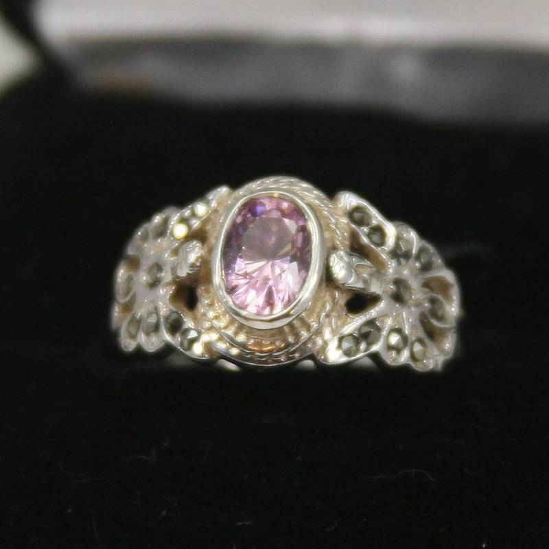 Vintage Sterling Silber Oval Pink Ice Und Markasit Schmetterling Ring 925 von EllieBsBoutiqueTN