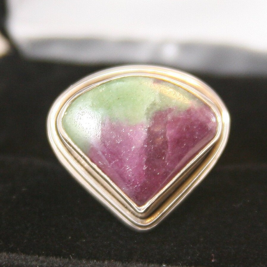Vintage Sterling Silber Ring 925 Poliert Lila Und Grün Großes Steinstück von EllieBsBoutiqueTN