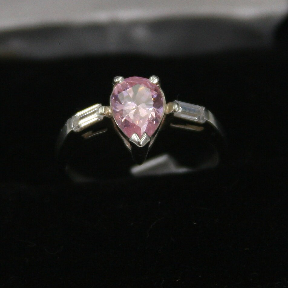 Vintage Sterling Silber Ring Mit Rosa Cz Größe 7 1/2 von EllieBsBoutiqueTN