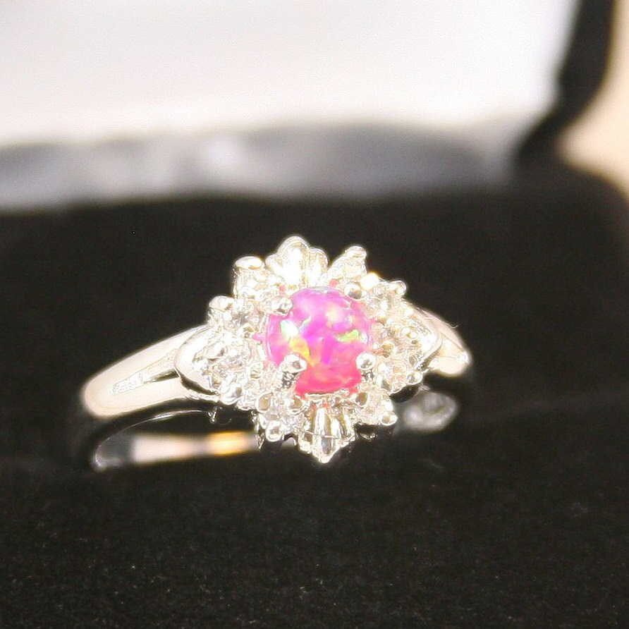 Vintage Sterling Silber Rosa Erstellt Opal Und Klarer Zirkonia, Cz 925 Ring von EllieBsBoutiqueTN