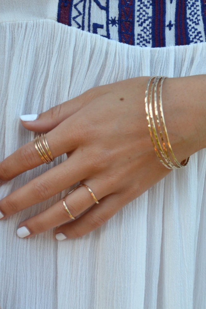 Gold Filled Armreif Für Damen | Stapel Armbänder Set Brautparty Geschenk Armband 3 5 7 Handgemachte Fill Armreife von EllieJMaui