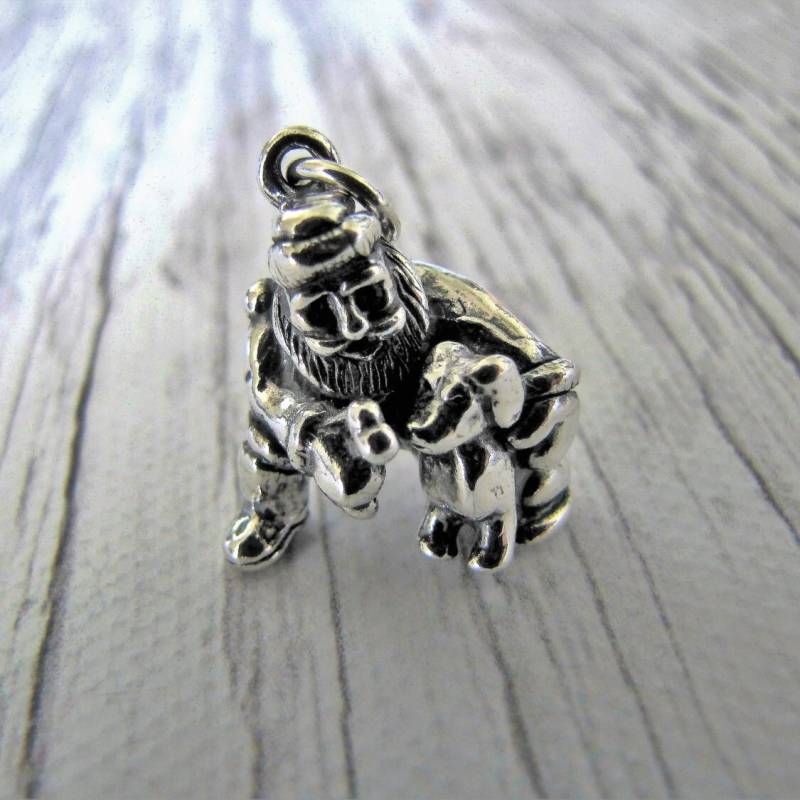 Die Freude Der Freundlichkeit -Santa Gibt Einem Hund Einen Knochen Sterling Silber Charme Für Eine Halskette Oder Ein Armband von EllieLanceCreations