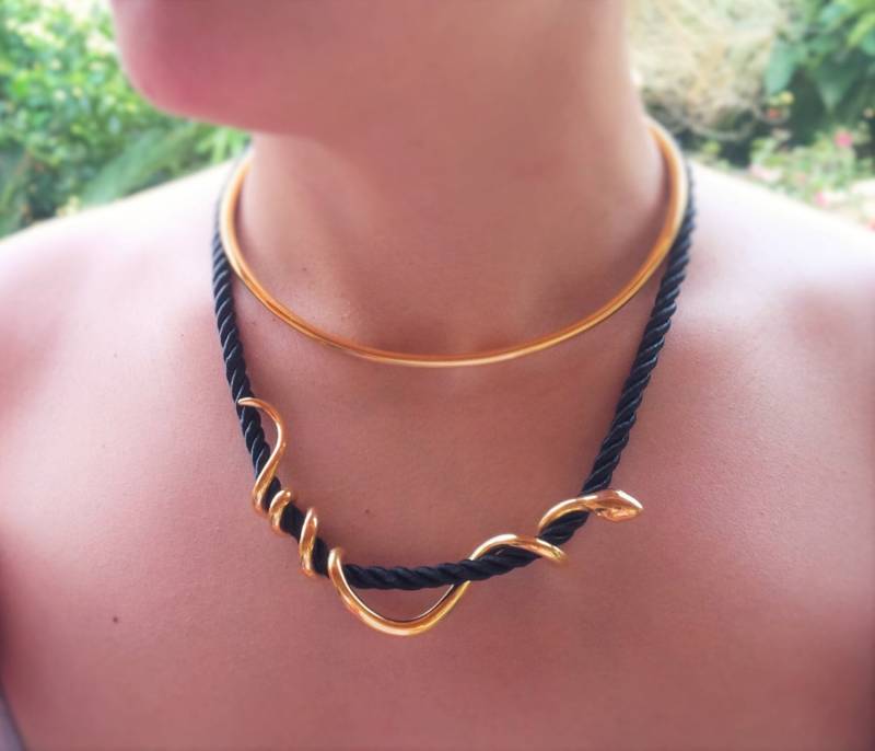 Goldene Schlange Anhänger Kette 18K Vergoldetes Messing Auf Gedrehtem Seil Goldene Schlange Anhänger Kette 18K Vergoldetes Messing Auf Gedrehtem Seil von EllinasTreasures