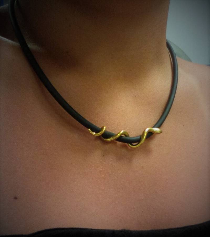 Handgefertigte Vergoldete Messingkette Schlangenkette - Gummikordel von EllinasTreasures