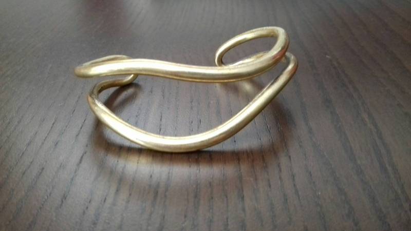 Wellenlinien Armreifen Manschette Armbänder Armreif "Aegean" Sammlung in Messing Metall Vergoldet/Minimal Armband Finish von EllinasTreasures