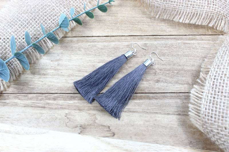 Graue Quasten Ohrringe Aus Seide von EllipseDesign