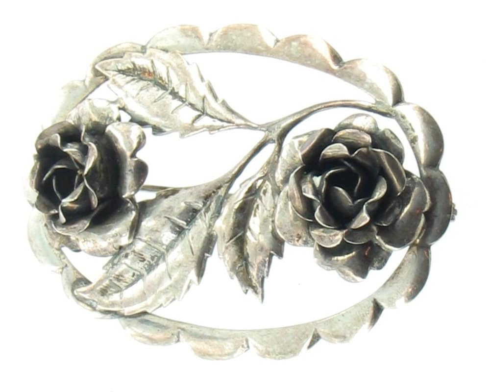 Deco Antikschmuck Sterling Riesige 3D Doppel Rose Blätter Oval Silhouette Brosche 2, 5" von EllisAntiques
