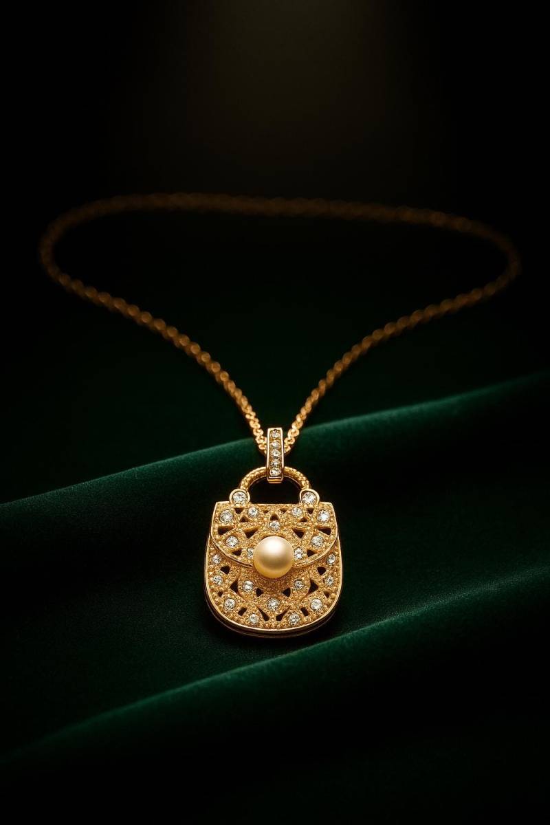 Luxury Purse Pearl Necklace - 18K Gold-Plated Handbag Pendant, Crystal Filigree Jewelry, Elegant Gift For Women By Ellociel Luxury Purse Pearl Necklace - 18K Gold-Plated Handbag Pendant, Crystal Filigree Jewelry, Elegant Gift For Women By Ellociel von Ellociel
