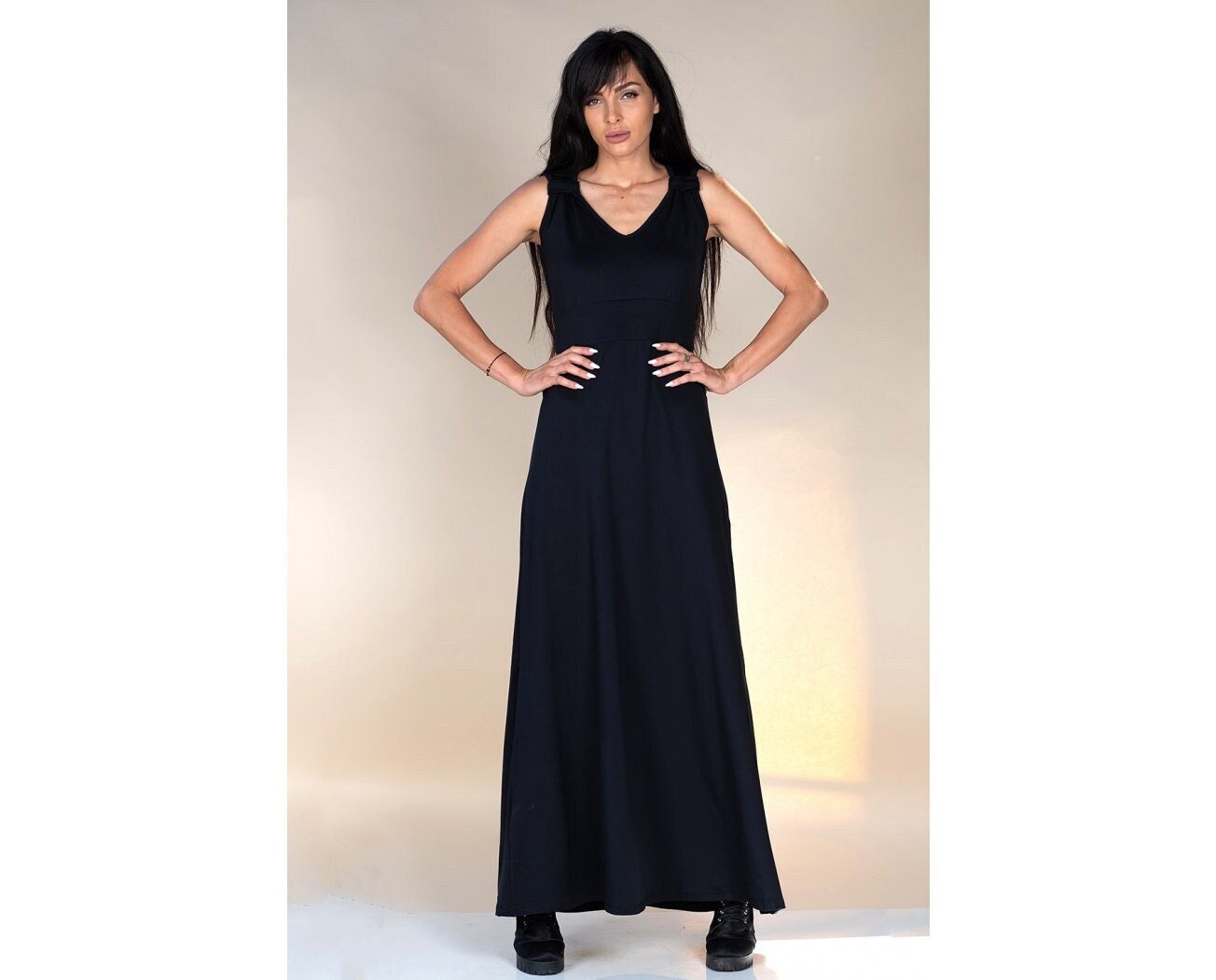 Langes Schwarzes Kleid/Midi Tank Top Ärmelloses Trägerkleid Bodenlanges Ausgestelltes Lässiges von ElmairaShopping