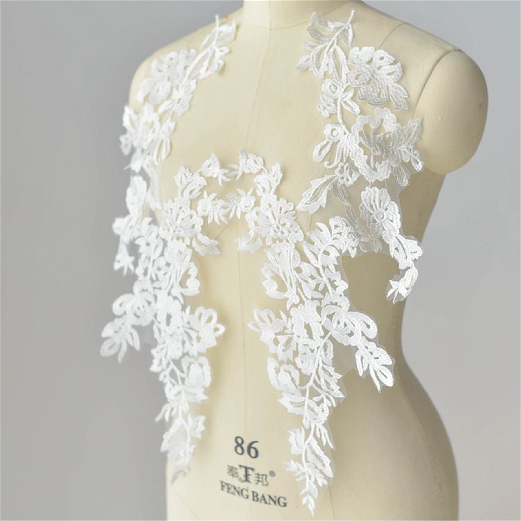 Cremeweiße Rayon-Spitzenapplikation - Brautkleidschmuck | 1 Paar Cremeweiße Rayon-Spitzenapplikation - Brautkleidschmuck | 1 Paar von Elmalaceapplique
