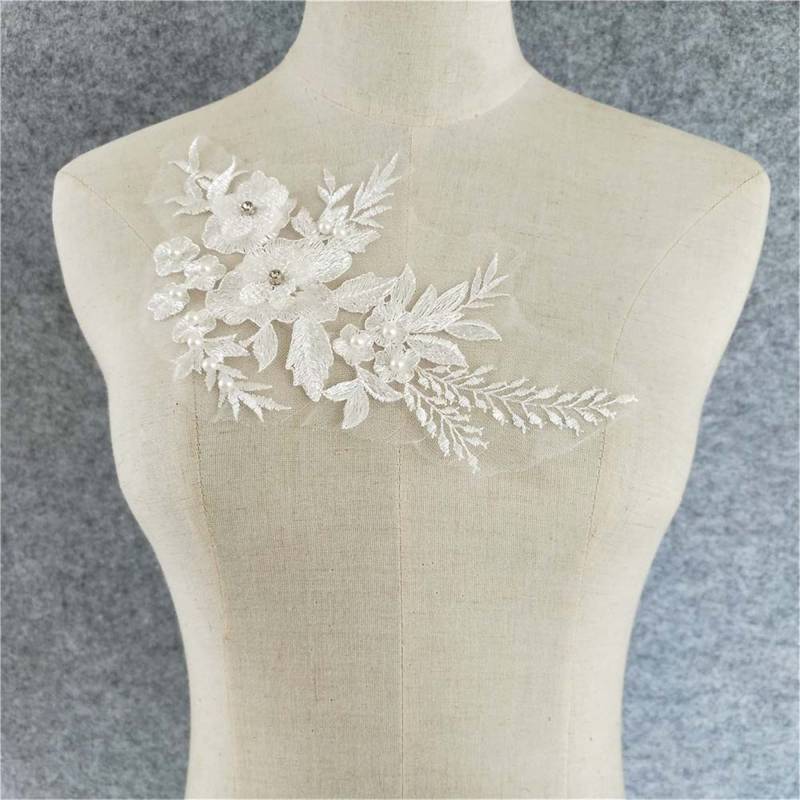 Florale Bestickte Spitzenapplikation Off-White Rayon Braut Mieder | 24.2x15.7 cm Florale Bestickte Spitzenapplikation Off-White Rayon Braut Mieder | 24.2x15.7 cm von Elmalaceapplique