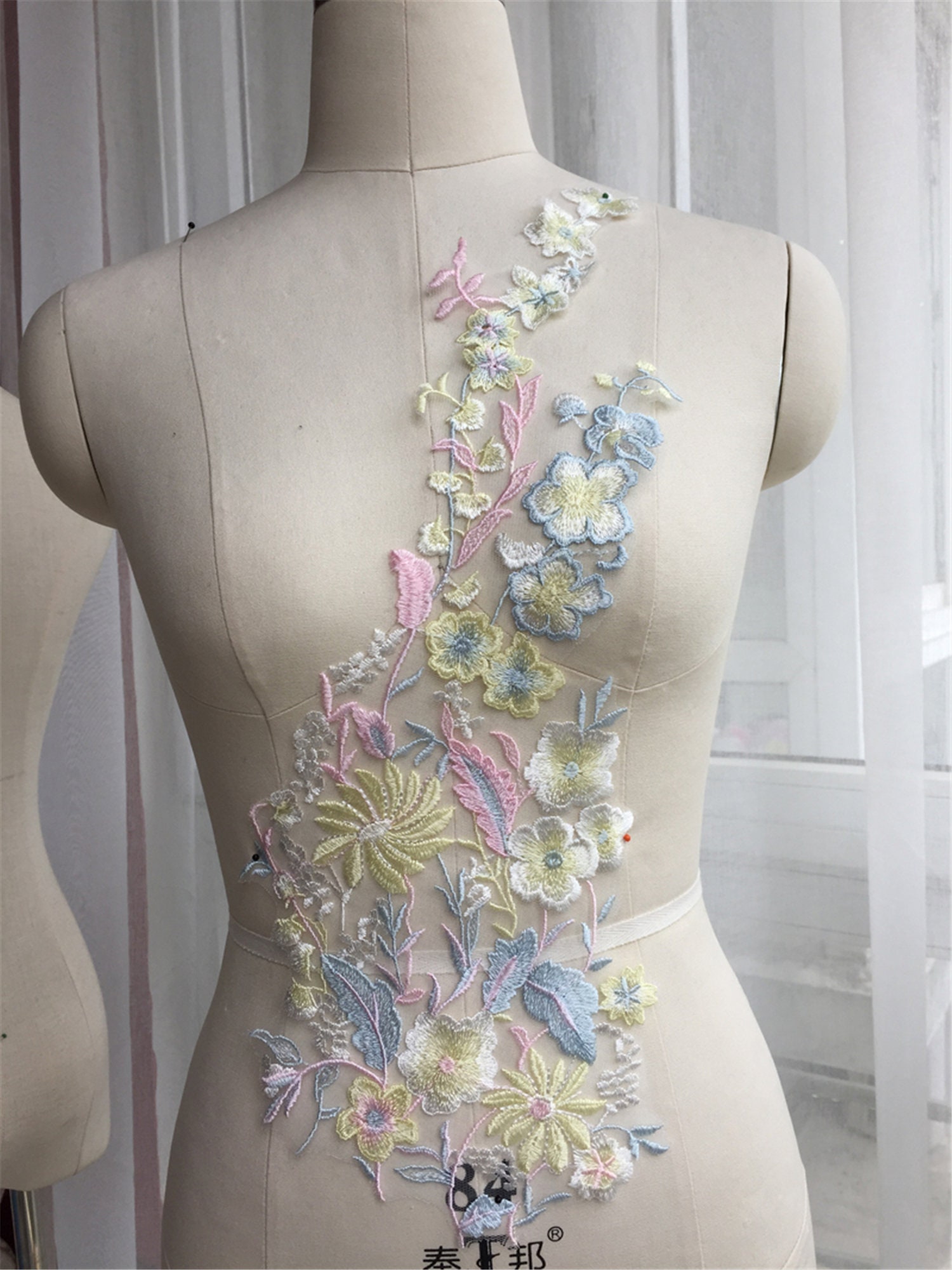 Florale Rayon-Spitzen Applikation - Pastellfarbene Hochzeitskleid-Verzierung | 1 Paar Florale Rayon-Spitzen Applikation - Pastellfarbene Hochzeitskleid-Verzierung | 1 Paar von Elmalaceapplique