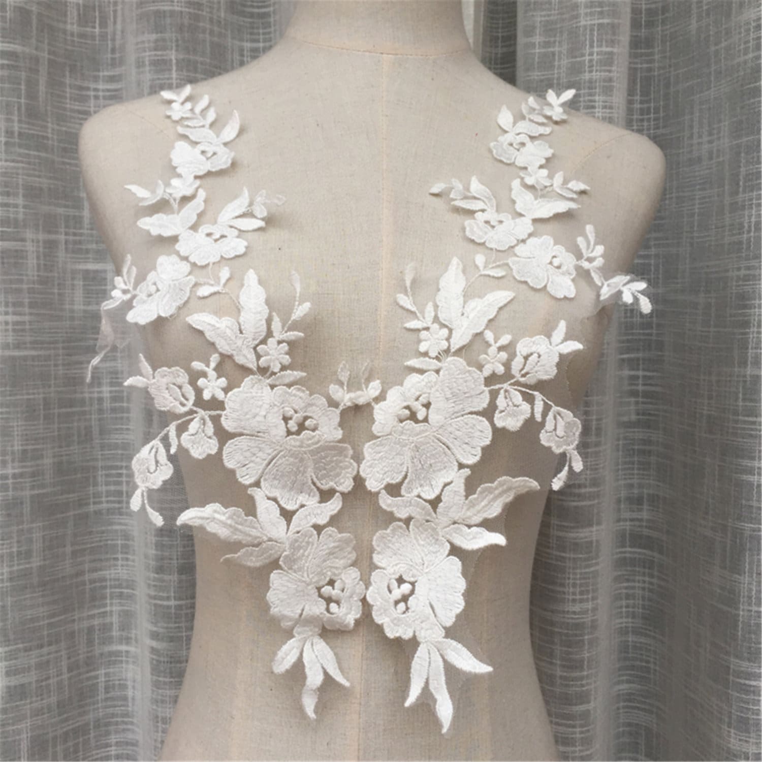 Florale Spitze Applikation Paar Off-White Rayon Hochzeitskleid Verschönerung 1 Florale Spitze Applikation Paar Off-White Rayon Hochzeitskleid Verschönerung 1 von Elmalaceapplique