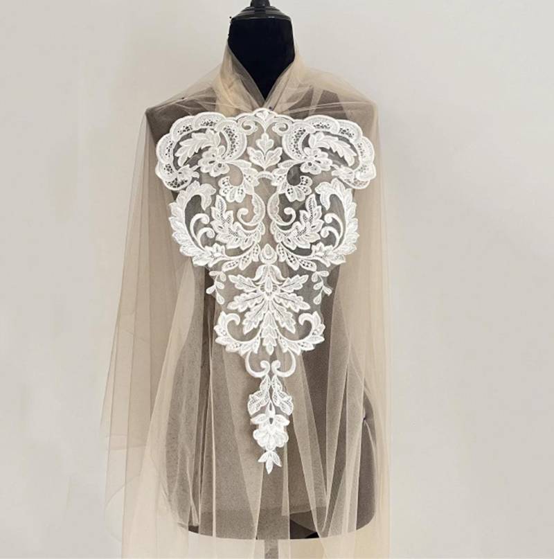 Off-White Kunstseide Spitze Applikation Brautkleid Verzierung | 53x32cm Off-White Kunstseide Spitze Applikation Brautkleid Verzierung | 53x32cm von Elmalaceapplique