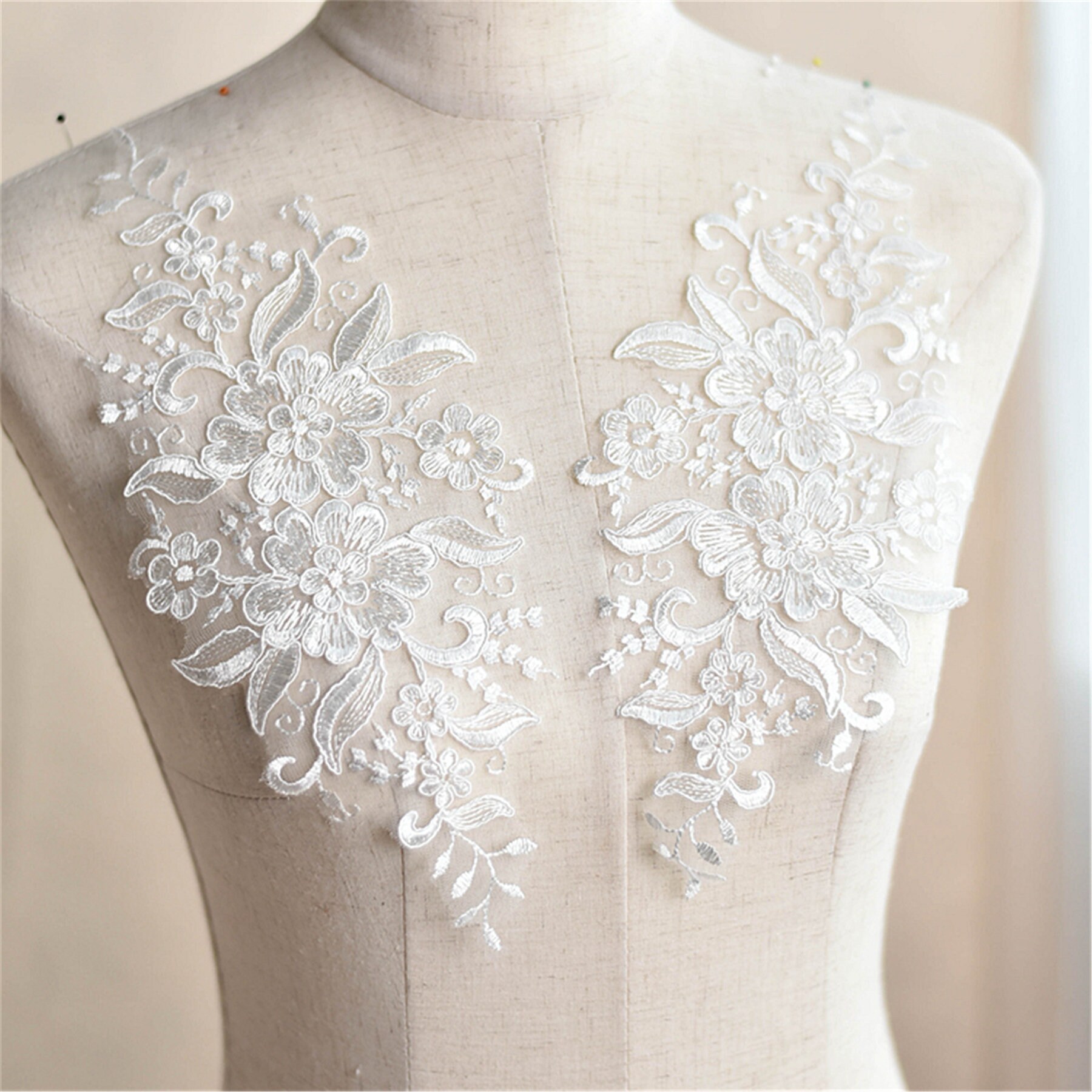 Off-White Rayon-Spitze Applikation Paar Brautkleid Verschönerung 1 Paar Off-White Rayon-Spitze Applikation Paar Brautkleid Verschönerung 1 Paar von Elmalaceapplique