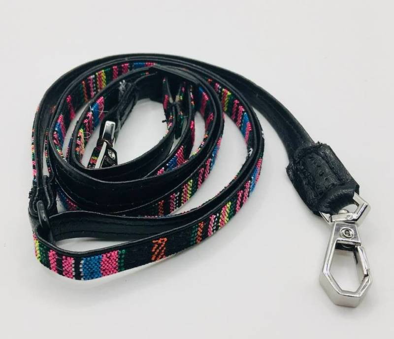 Schultergurt Taschengurt Handygurt Ethno Boho Schwarz Bunt 10 Mm Breit Verstellbar, Hochwertigen Silberfarbenen Karabiner, Lederapplikation Schultergurt Taschengurt Handygurt Ethno Boho Schwarz Bunt 10 Mm Breit Verstellbar, Hochwertigen Silberfarbenen Karabiner, Lederapplikation von ElmiraBerlin