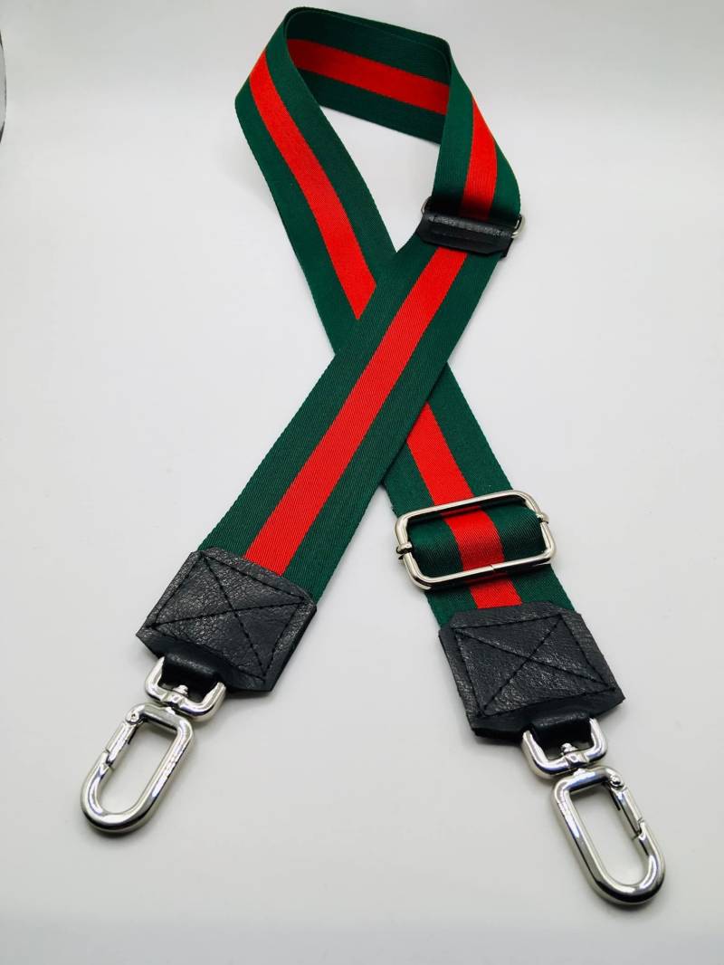Schultergurt Taschengurt Handygurt Wechselgurt Dunkelgrün Rot Gestreift 37 Mm Breit Verstellbar Mit Hochwertigen Silberfarbenen Karabiner Schultergurt Taschengurt Handygurt Wechselgurt Dunkelgrün Rot Gestreift 37 Mm Breit Verstellbar Mit Hochwertigen Silberfarbenen Karabiner von ElmiraBerlin